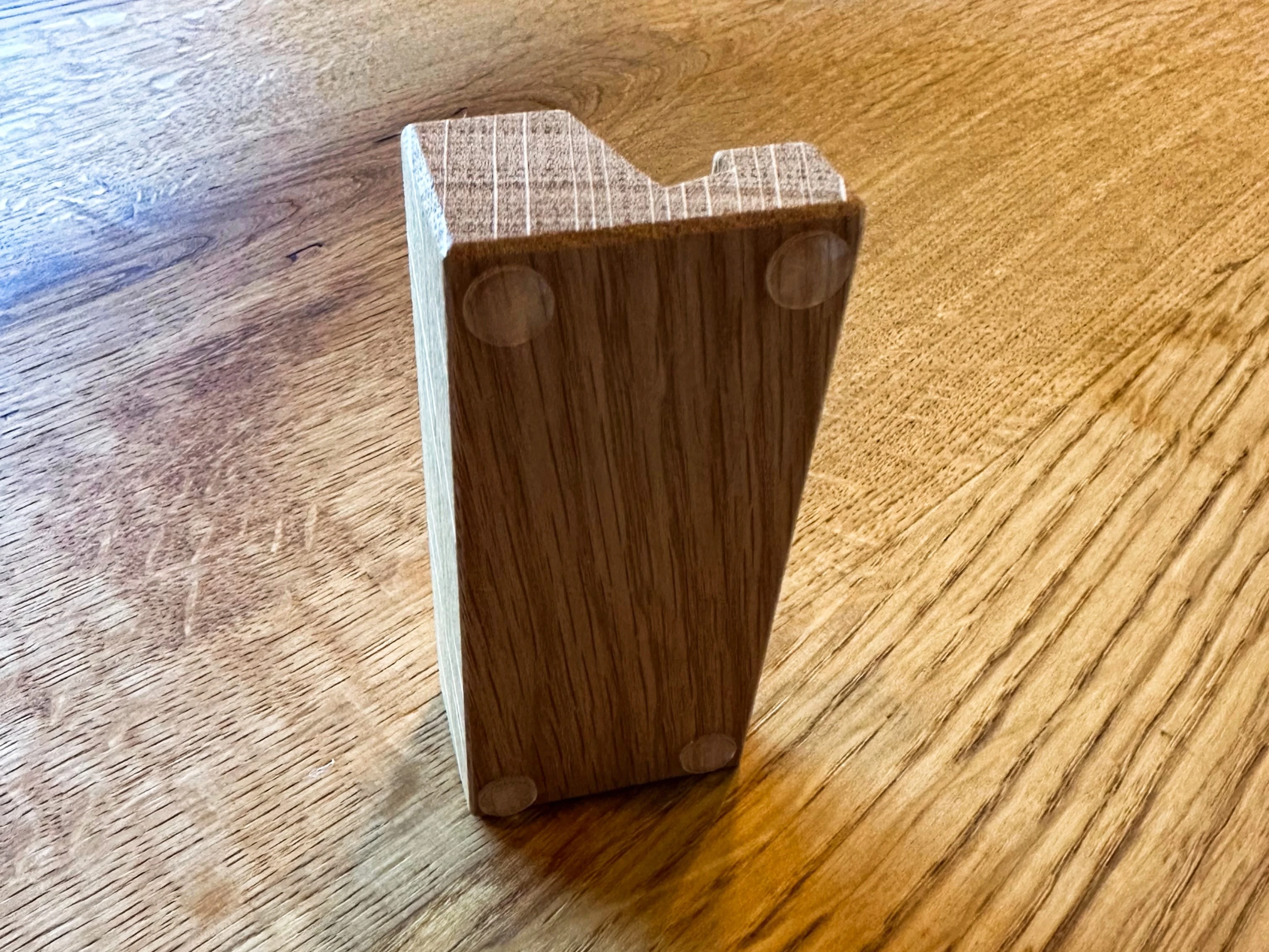 oneVcard Stand-Up-holder i egetræ