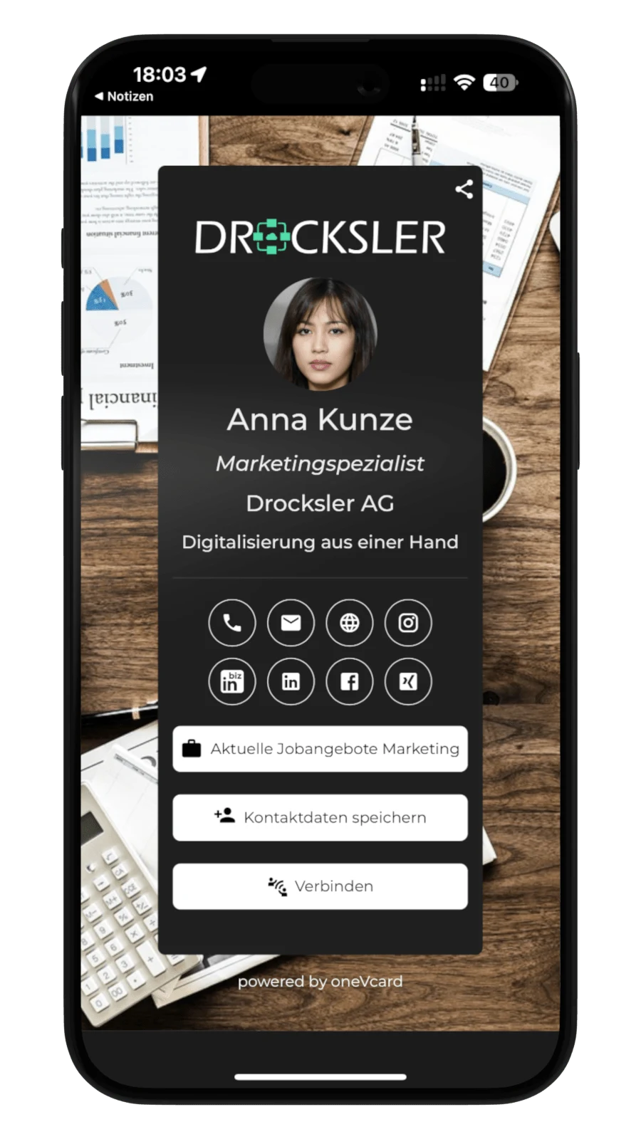 Carte de visite numérique à la charte graphique sur un smartphone